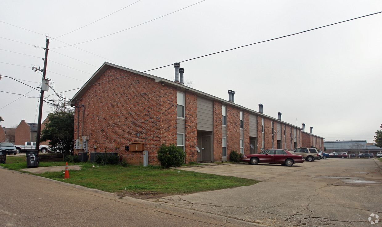 Primary Photo - 1835 Ryder Dr