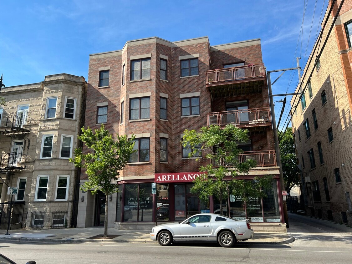 Primary Photo - 1056 W Lawrence Ave