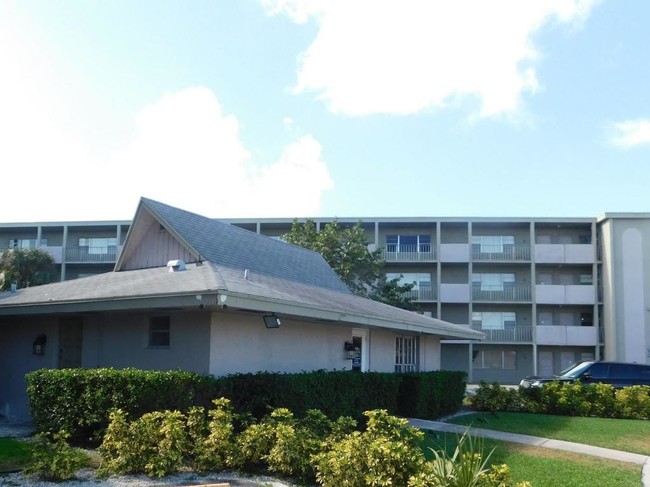Building Photo - 537 S Sequoia Drive 413