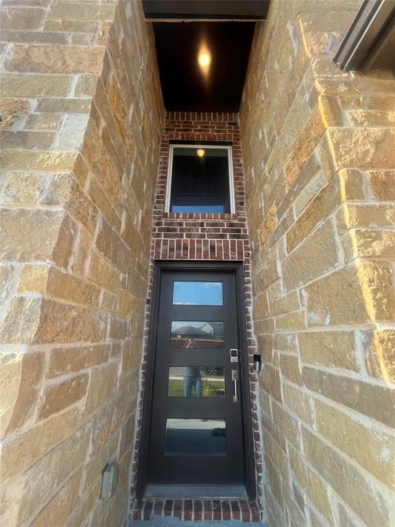 Foto del edificio - 15220 Holloway Dr