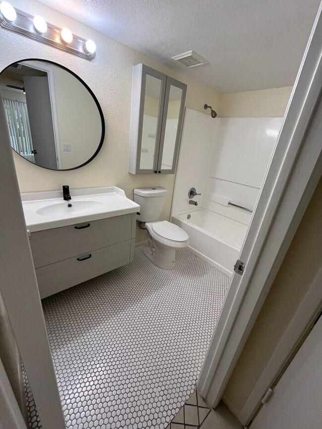 Building Photo - 1201 S McClintock Dr