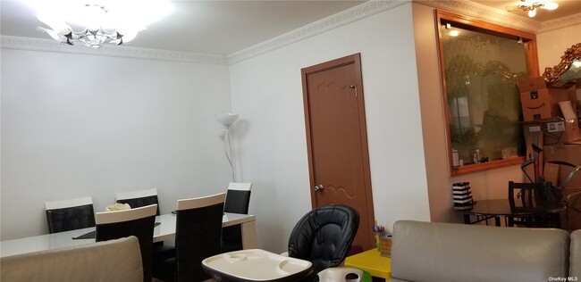 Foto del edificio - 97 07 63rd Rd