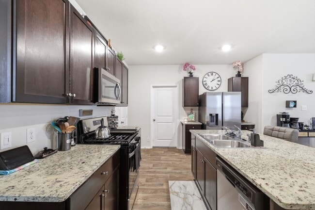 Foto del edificio - ***MOVE-IN SPECIAL: TWO WEEKS FREE***Two-Story Home with Main-Level Primary & Loft