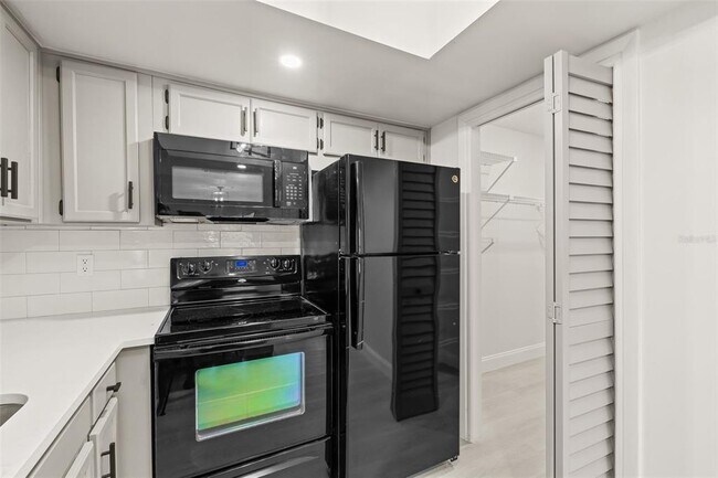 Foto del edificio - 602 Lennox Rd W
