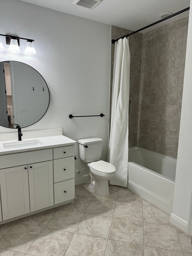 Foto del edificio - 8400 Dockside Pl