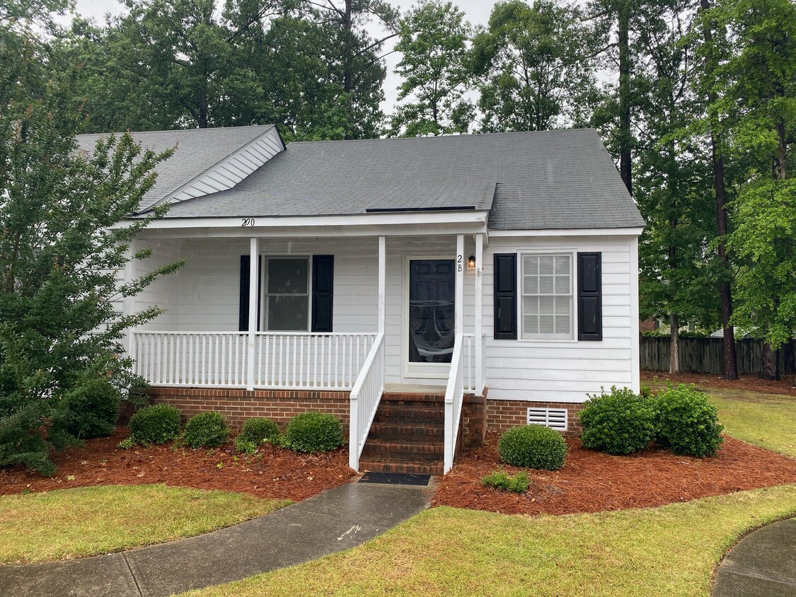Primary Photo - 200 Hawthorne Ln W