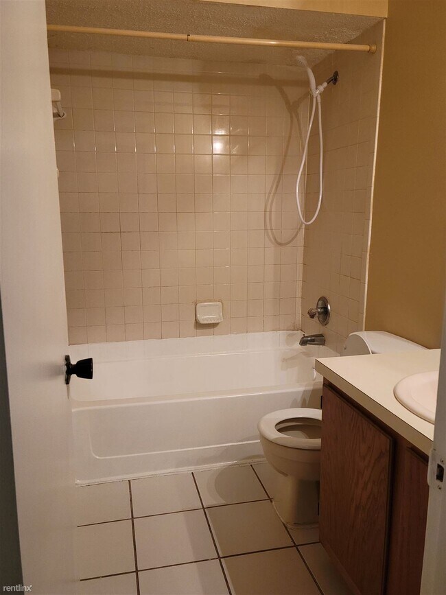 Building Photo - 2 br, 2 bath Townhome - 5535 Pinehill Ln