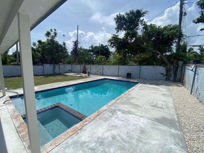Building Photo - 480 Old Spanish Trail