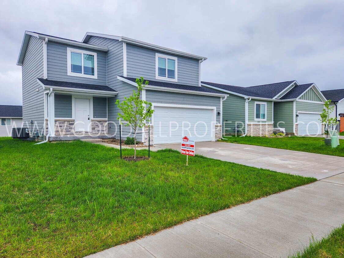 Primary Photo - 4 Bedroom 3 Bath two story home in Waukee.