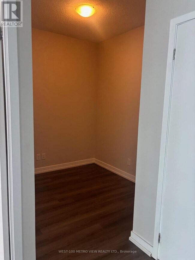 Building Photo - 510 Curran Place