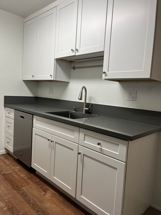 Foto del edificio - COZY LOWER 1 BEDROOM 1 BATH