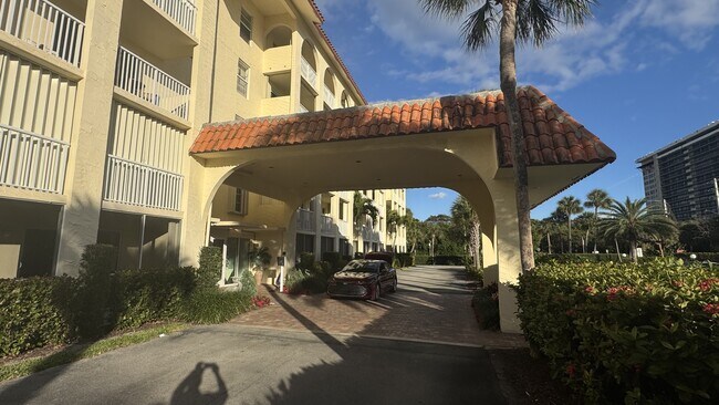 Building Photo - 951 De Soto Rd