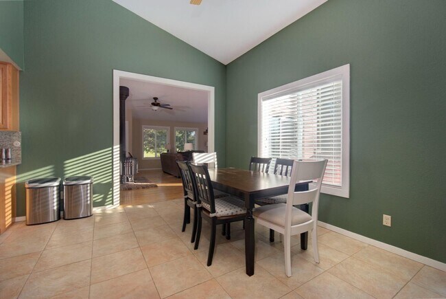 Building Photo - 2811 Greenhorn Ct