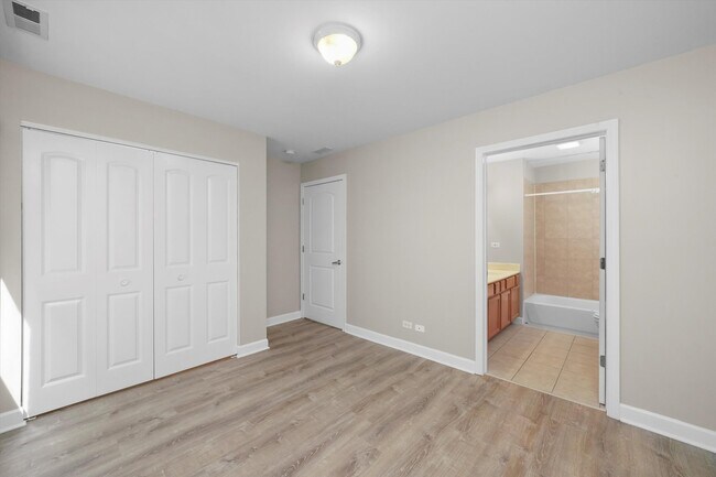Foto del edificio - 3423 Ridgeland Ave