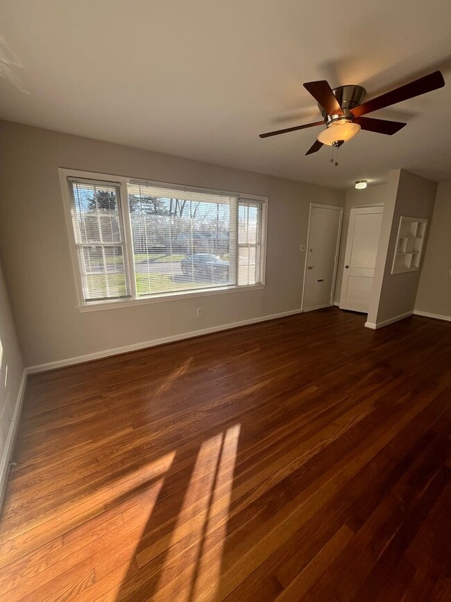 Building Photo - 7908 Wellington Rd