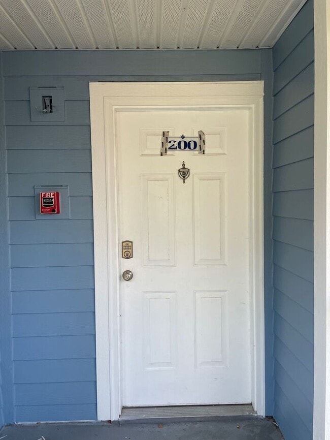 Photo - RENT SPECIAL-Regency Park at Lake Mary Corner Unit with Wrap-Around Balcony! House