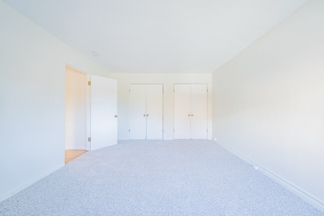 Building Photo - The Sunset Apartments