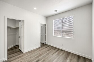 Building Photo - 1304 Kingdom St