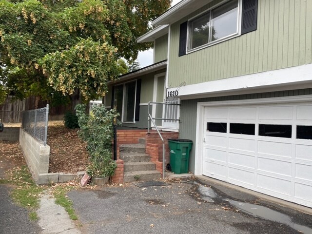 Primary Photo - 1610 Lakeview Ave