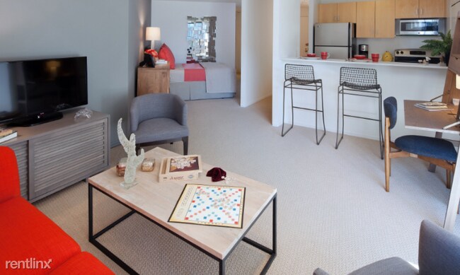 Building Photo - Studio, 1 bath Condo - 650 N Dearborn St