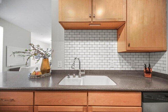 Foto del edificio - 1905 N Water St