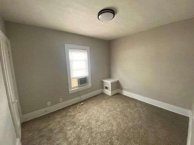 Building Photo - SPRING MOVE IN SPECIAL!!   Large 2 Bedroom Duplex in prime location Weiland Park / Itailian Villa...