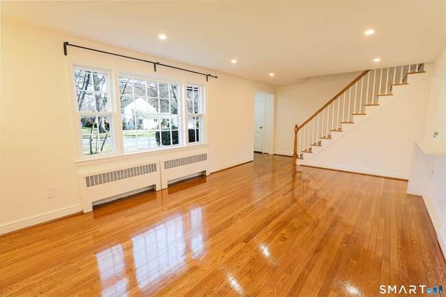 Foto del edificio - 105 Hyde Rd