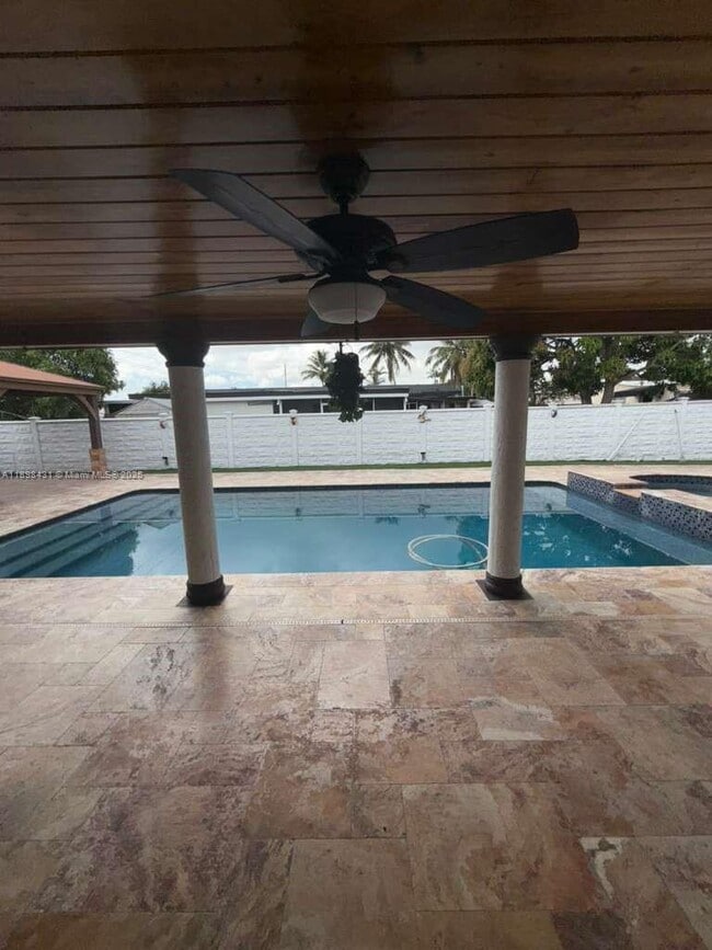 Foto del edificio - 8700 SW 19th Terrace