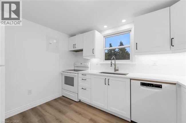 Building Photo - 2 Wardrope Ave