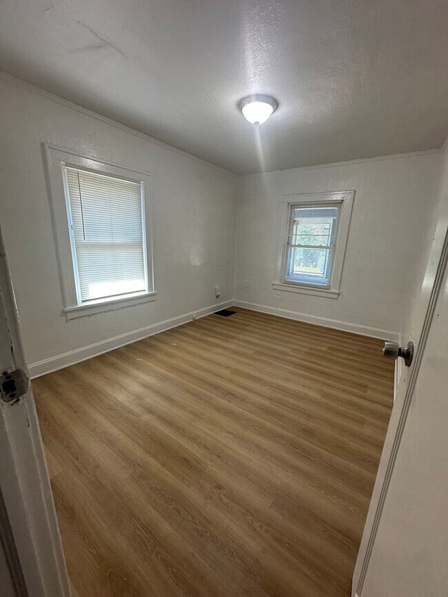 Foto del edificio - 3607 E 61st St