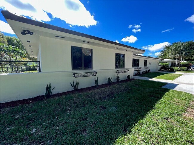 Foto del edificio - 1460 Campamento Ave
