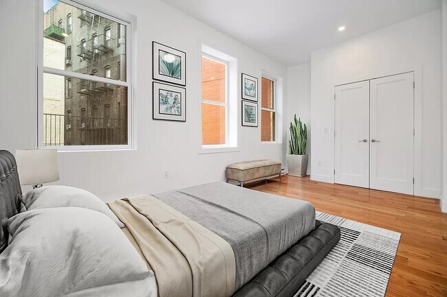 Building Photo - 546 Hudson Street