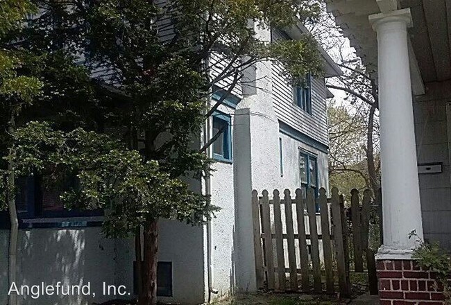 Building Photo - 3 br, 1 bath House - 59 Florence St.
