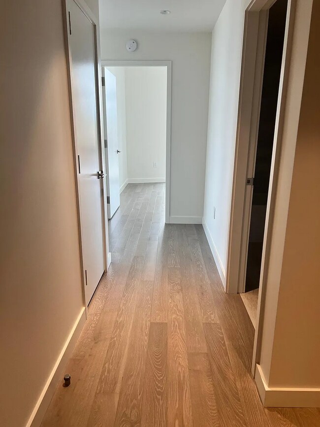 Vestíbulo de entrada - 889 103rd Ave NE