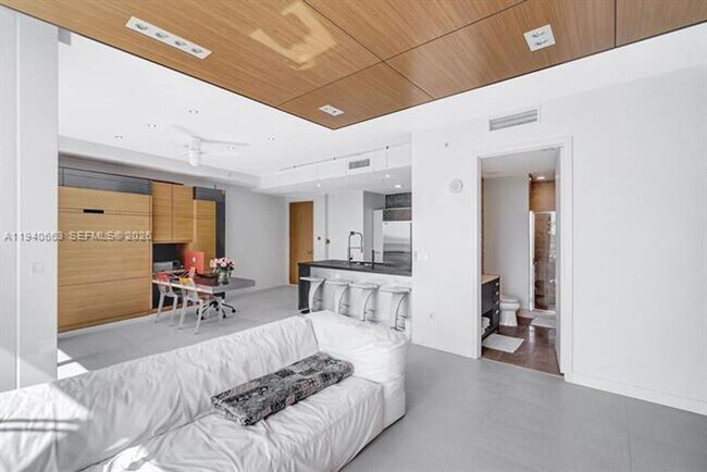 Foto del edificio - 18201 Collins Ave
