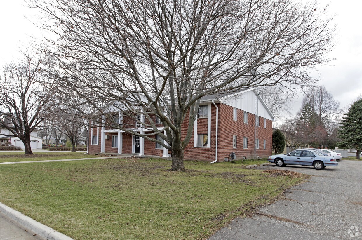 528 Tyrrell Ave, Delavan, WI 53115 Apartments in Delavan, WI