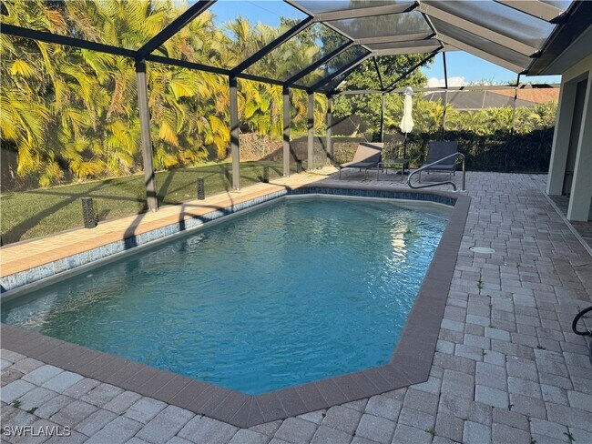 Building Photo - 911 SE 21st Ln