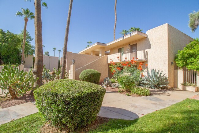 Foto del edificio - TWO BEDROOM TWO BATHROOM CONDO LOCATED NEA...