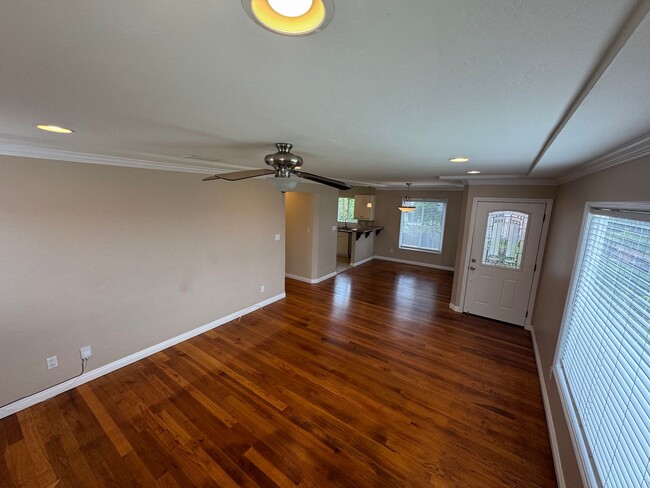 Building Photo - Beautiful Beach House