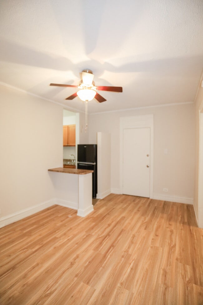 Building Photo - 5210 S Woodlawn Ave