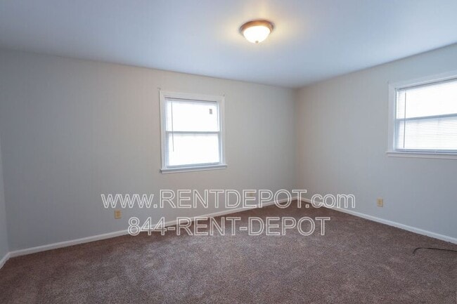 Building Photo - 2947 Ravenswood Dr
