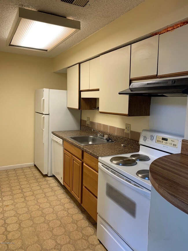Foto del edificio - 2527 Whispering Woods Blvd