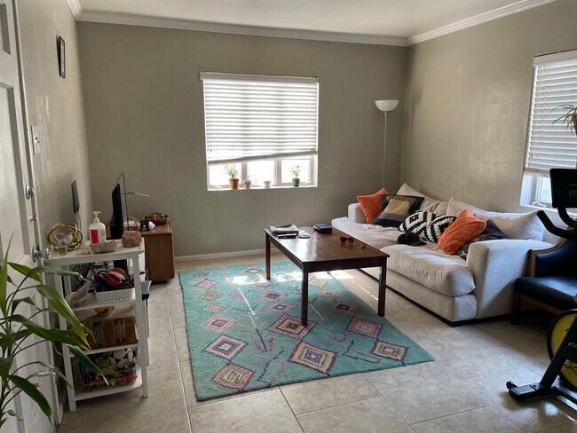 Living room - 3015 N 17th Ave
