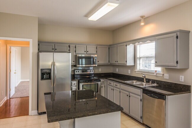 Building Photo - 2647 Hansford Dr