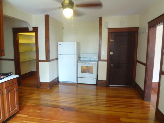 Building Photo - 43 Devens St