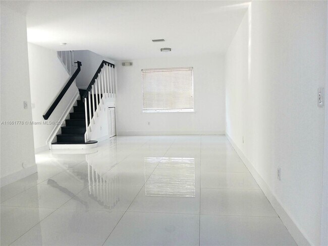 Foto del edificio - 5630 NW 107th Ave