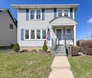 Building Photo - 3717 S 56th St