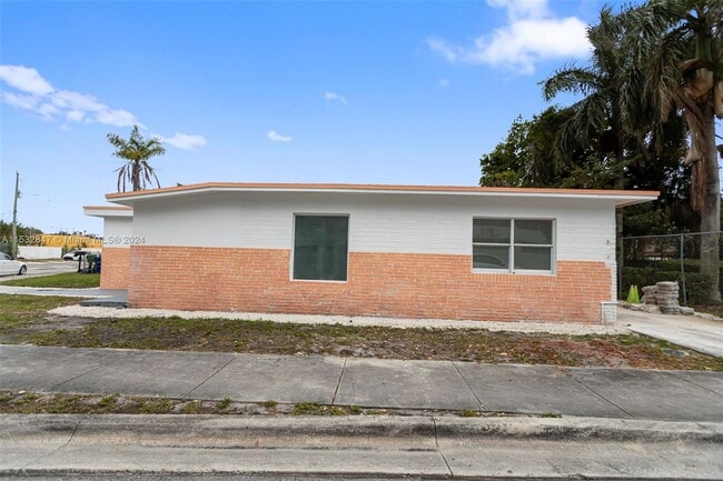 Building Photo - 988 NW 10th St