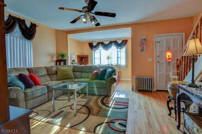 Living Room - 283 William St