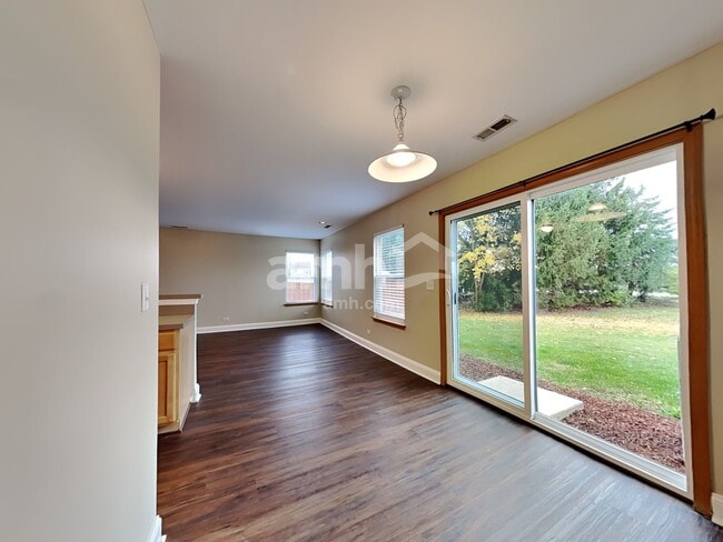 Building Photo - 240 Wedgewood Cir